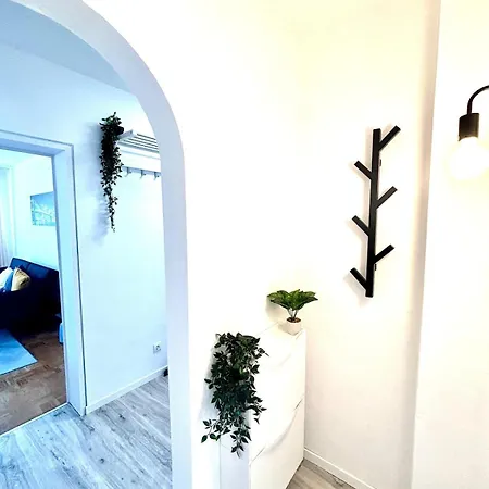 Helle Und Grosse Mit Balkon In Апартаменты